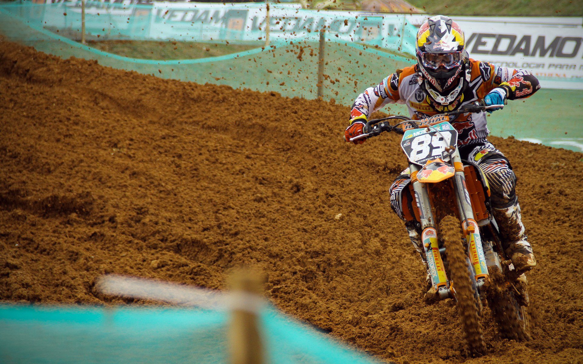 绝杀与惊艳，当绿茵场遇上乒乓台，体育精神的双重奏